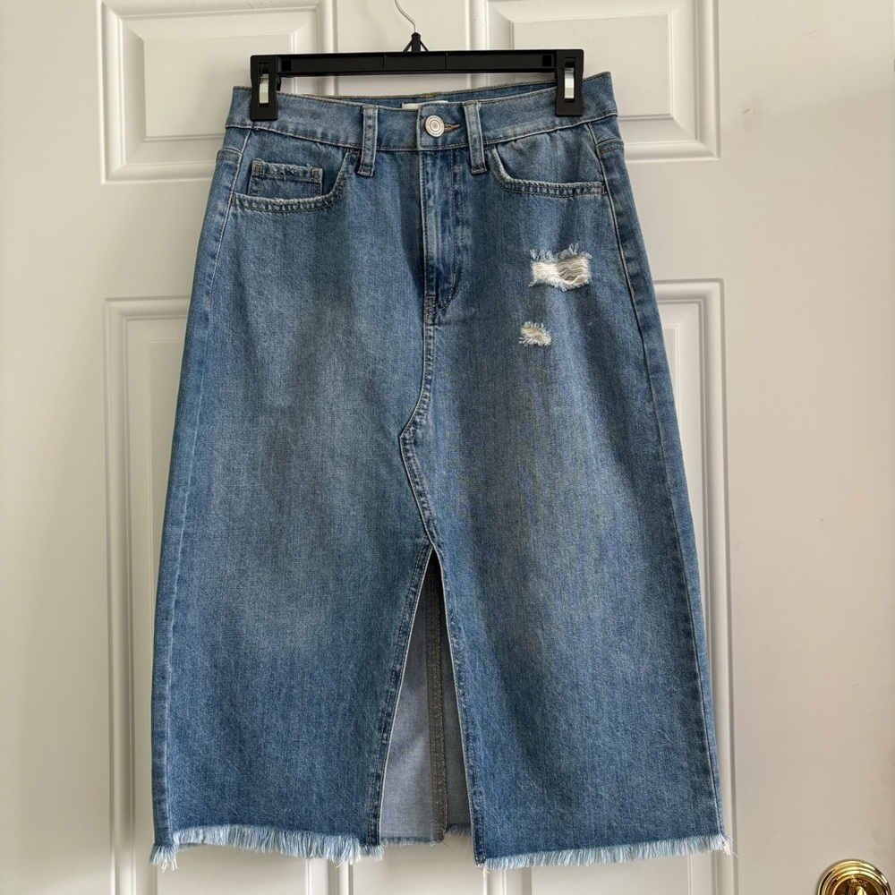 ❤️2/$15 or 3/$21❤️ Distressed Denim Midi Skirt, Size 5